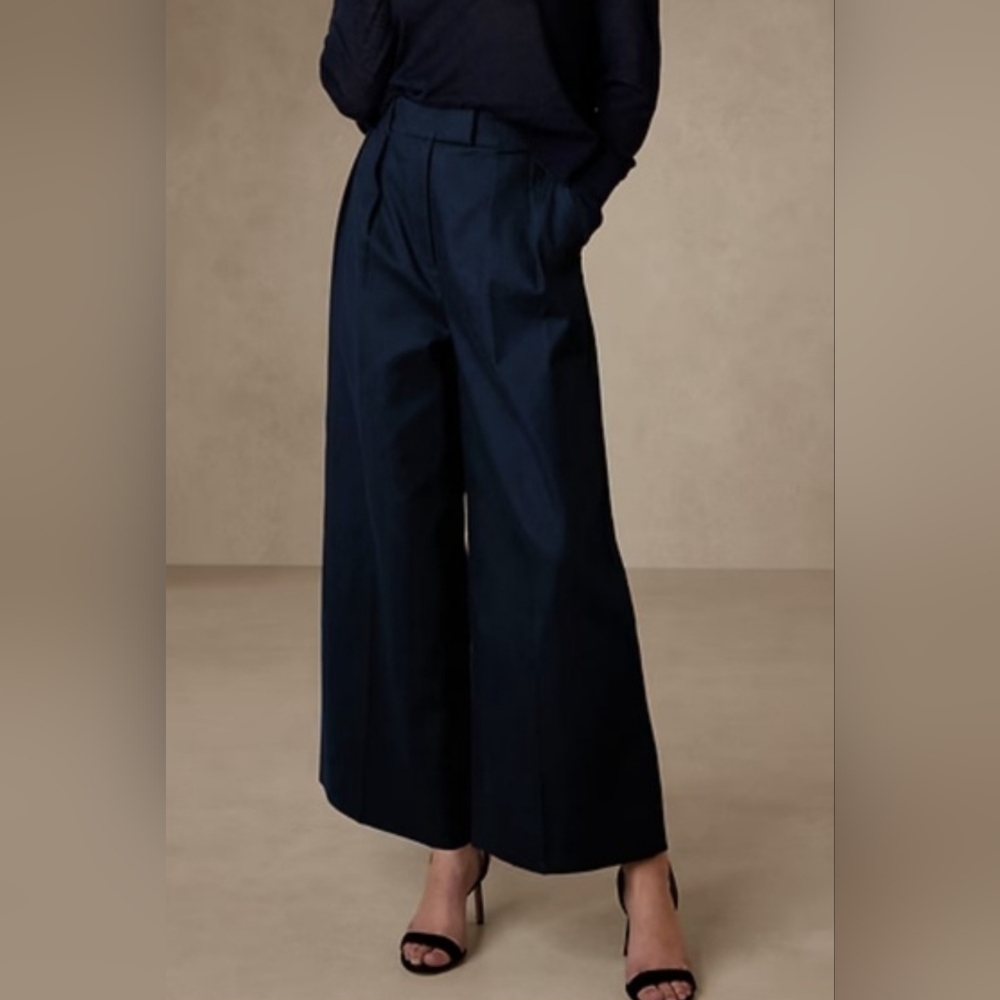 EUC Banana Republic Cruise Wide Leg Cropped Navy Size 4